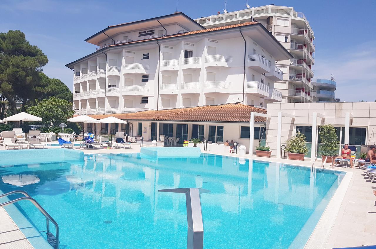 Hotel Bristol Lignano Sabbiadoro Exterior photo