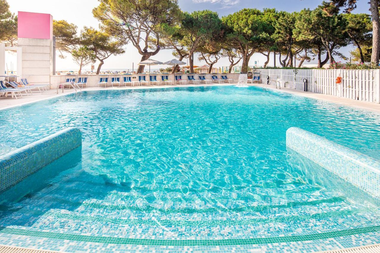 Hotel Bristol Lignano Sabbiadoro Exterior photo