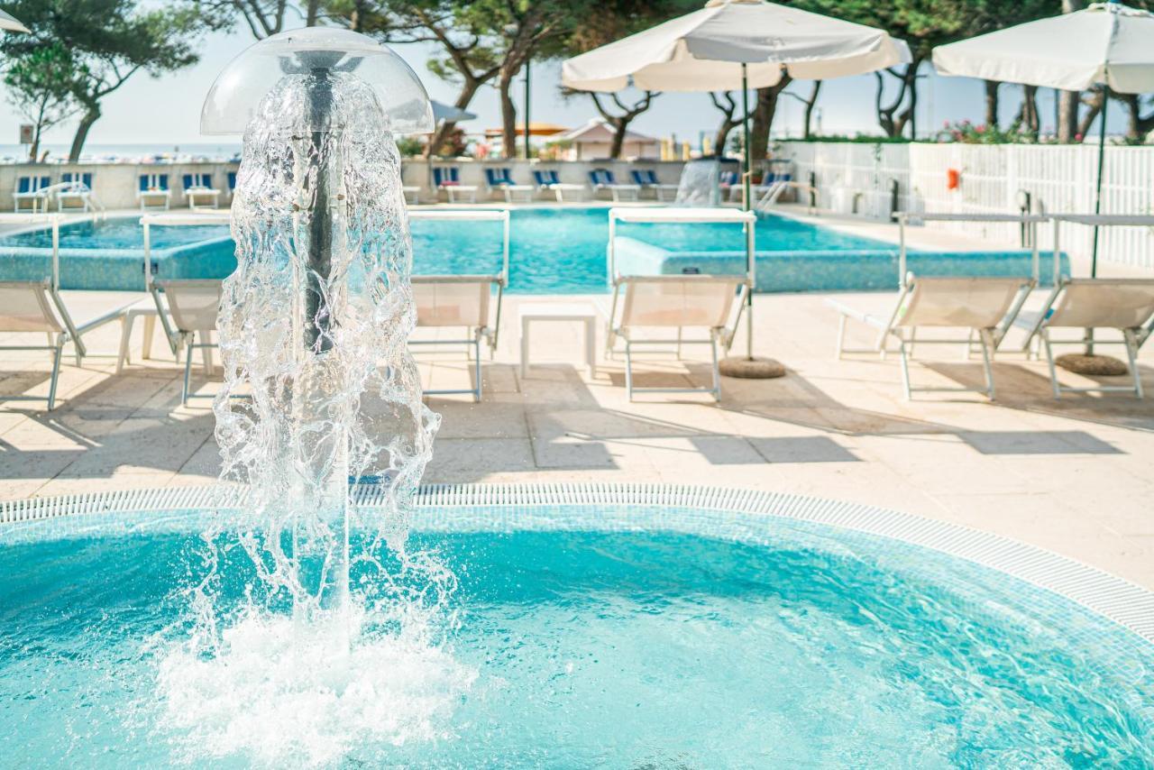 Hotel Bristol Lignano Sabbiadoro Exterior photo