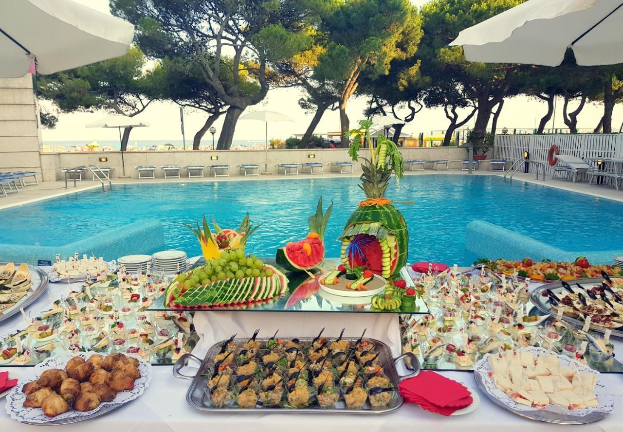 Hotel Bristol Lignano Sabbiadoro Exterior photo